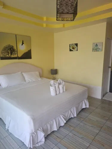 ห้องดีลักซ์ เตียงใหญ่ 1 เตียง