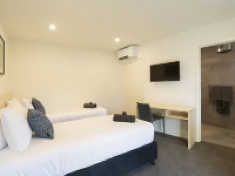 Harvest Park Studios Hotels in Cromwell