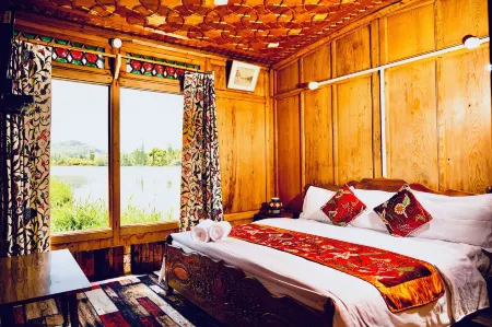 Golden Flower Heritage Houseboat