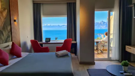 Letstay Panorama Suites Отели рядом с достопримечательностью «Lara Beach»