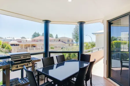 Seahaven by Rockingham Apartments Отели в г. Рокингем