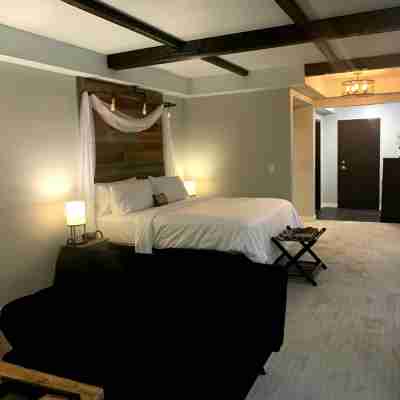 Cedar Stables Inn & Suites Rooms