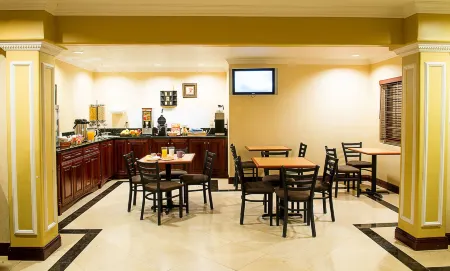 Econo Lodge Отели в г. Блайт