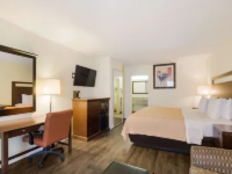 Quality Inn & Suites Conference Center Statesboro Historic District Hotels in Statesboro