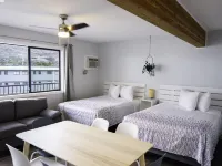 Poplars Motel on the Lake Hoteles en Osoyoos