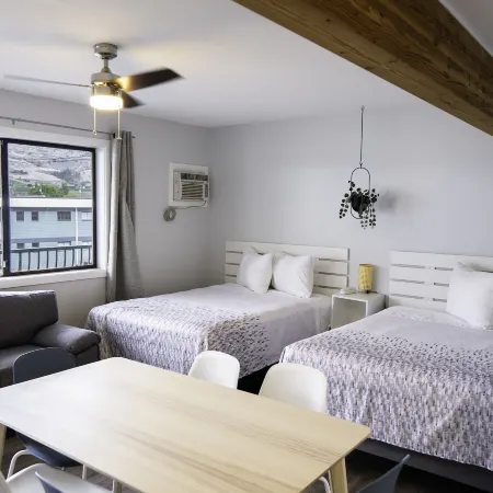 Poplars Motel on the Lake