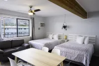 Poplars Motel on the Lake