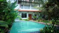 Villa Prambanan Jogja with Private Swimming Pool by Simply Homy - Rooftop Pools