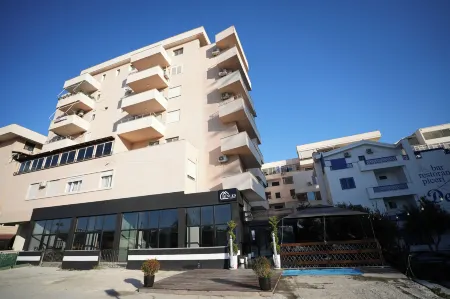 Enles Hostel Отели рядом с достопримечательностью «Rrota e Kuqe, Durrës»