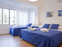 بلو برشلونة Hotels near محطة مونتانير لسكك إف جي سي الحديدية