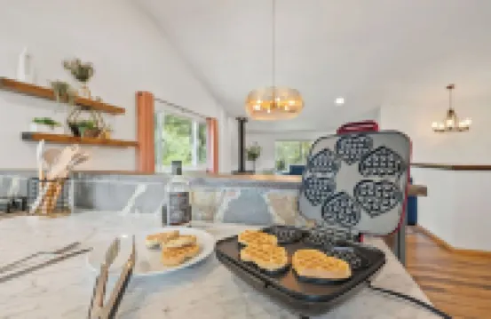 Yosemite Oasis - Mountain Views with Pool and Hottub