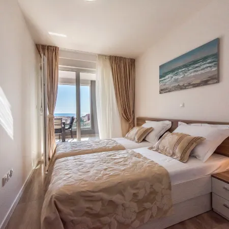 Apartments with Pool Villa Zora