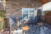 Hideaway Cove Отели в г. Севьервилл
