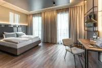 FreshSuites & Bar