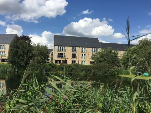 2Br 2 Bath Riverside Penthouse 2 Parking View Near St Neots