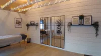 Guesthouse with Loft at Lake Skagern, Spa & Yoga Hotel di 