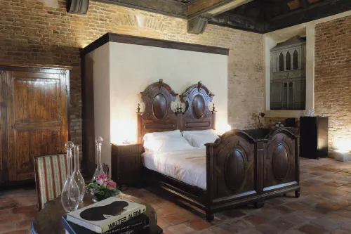 Foresteria Palazzo Guazzoni Zaccaria Hotels in Cicognolo
