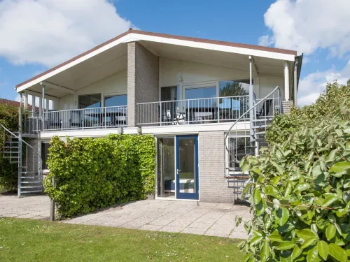 Villa in Netherlands Near Roompot Beach - parking