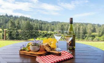 Whispering Pines Cottages