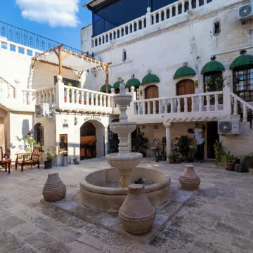 Nomad Inn