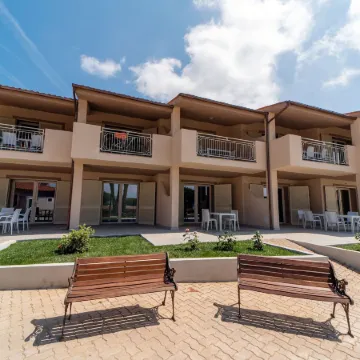 Residence le Grazie Est Отели в г. Каполивери