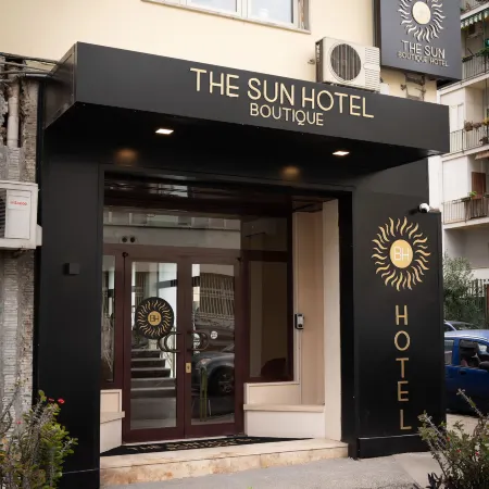 The Sun Hotel Boutique Naples Отели рядом с достопримечательностью «Бассейн «Скандоне»»