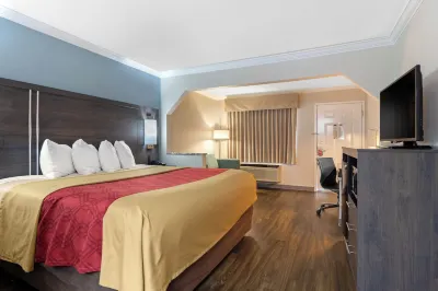 伊康飯店-拜仁/華納羅賓 John附近的飯店