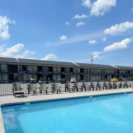 Travelodge by Wyndham Pigeon Forge Dollywood Lane