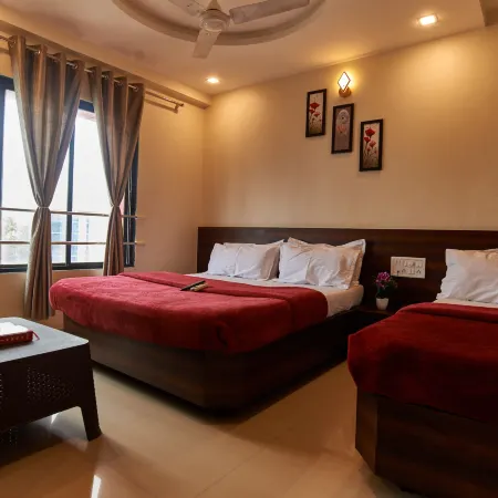 Hotel Disha Palace Отели рядом с достопримечательностью «Храм Саи Бабы»