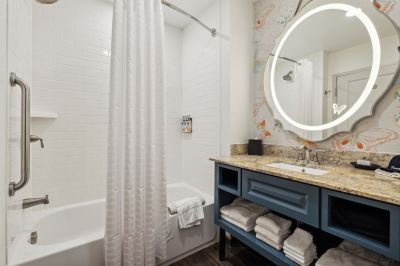 King with Bunk Dollywood's DreamMore Resort Photo