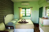 Baanrak Amphawa Homestay