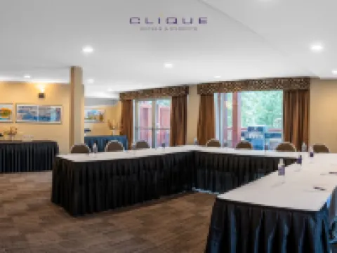 ファルコン クレスト ロッジ バイ クリーク キャンモアのホテル