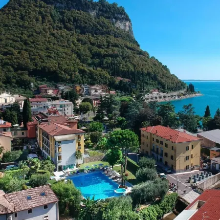 Regina Adelaide Hotel & Spa Hotels in Garda Town