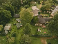 Lawns Hotel فنادق في 