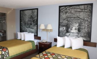 Super 8 by Wyndham Clarksville East