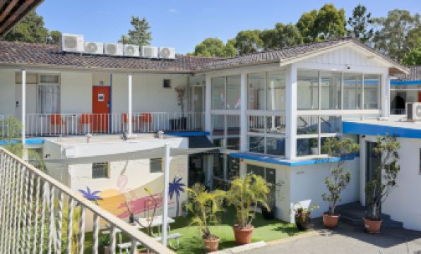 Baileys Parkside Motel by VetroBlu