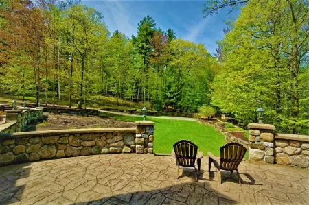 Highlands Castle Overlooking Lake George Plus 2 Other Castles & Suites