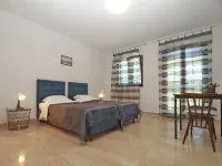 Apartments Vesna 718 - parking