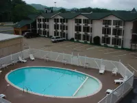 Green Valley Motel - Kolam Renang