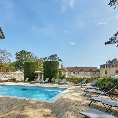 Les Villas d'Arromanches, Teritoria