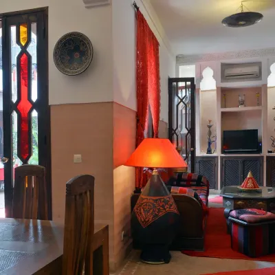 Riad la Porte Rouge by la Siredrah Các khách sạn gần Vườn bách thảo Agdal Gardens
