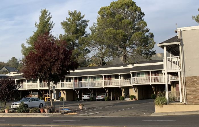 Elmwood Motel