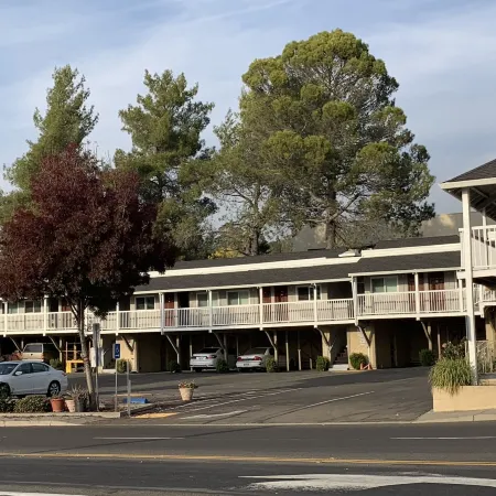 Elmwood Motel