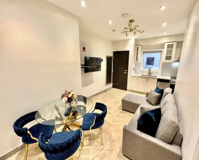 Toronto Rooms and Suites Hotels in Dufferin Grove