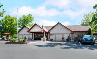 Inn of the Dove Romantic Luxury & Business Suites