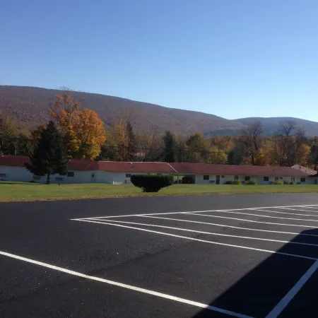 Four Winds Country Motel