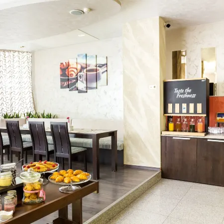 City Avenue Hotel