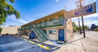 Budget Inn Отели в г. Даллес
