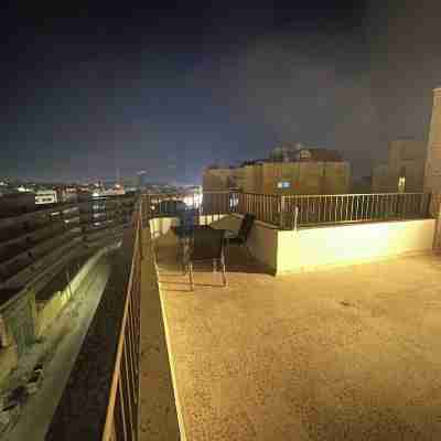 Cozy Rooftop Near Al Services 23 Others