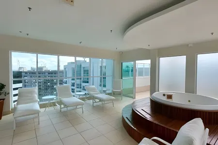 Saint Moritz Com Vista Espetacular de Brasilia Отели рядом с достопримечательностью «Three Powers Plaza»